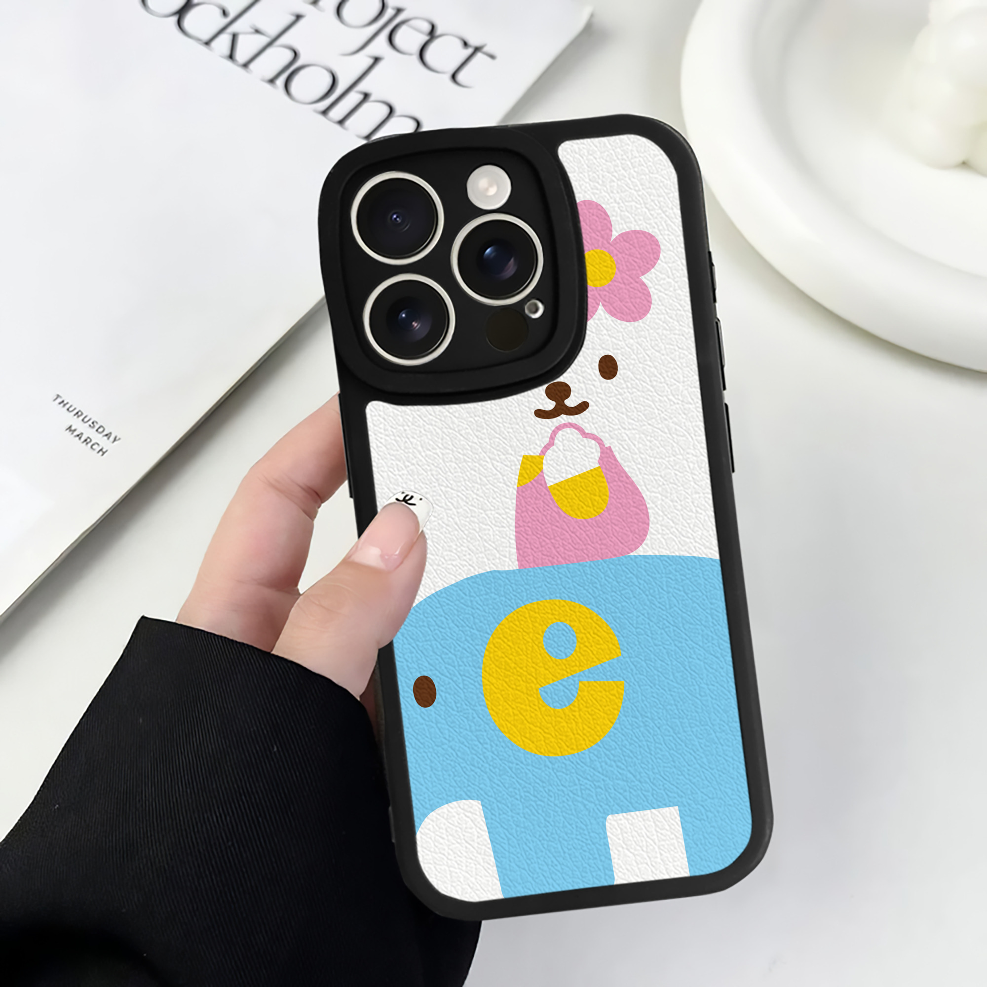 （画像用） Hello Kitty ハローキティ 【iPhone 16シリーズ対応】シリコンスマホケース（レザー調） 材質：シリコン